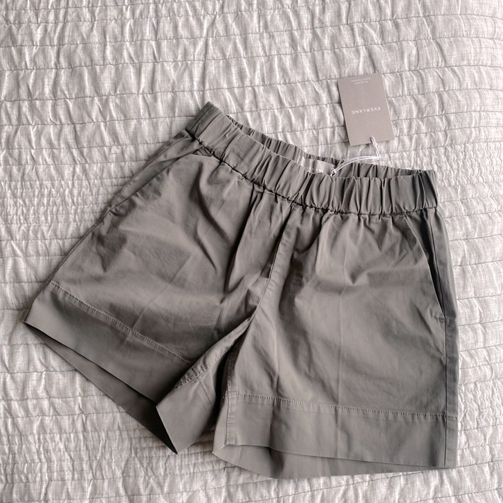 NWT Everlane easy short in green